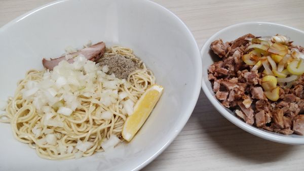 「油そば450円、豚めし(麺とセットで) 150円」@寺カフェ 中華そば水加美の写真