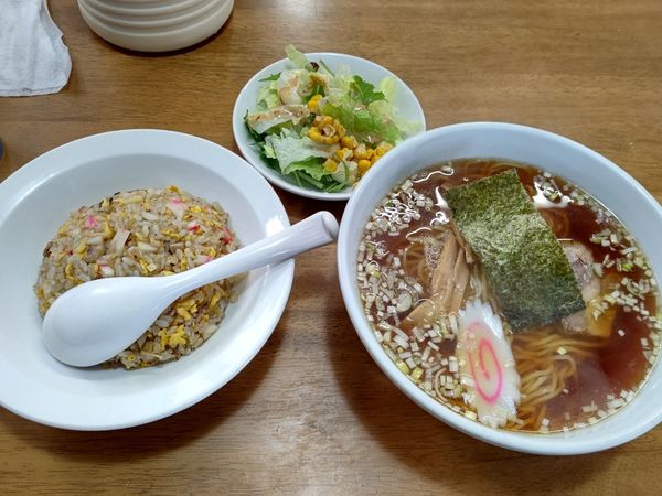「Ｂセット(チャーハン＋サラダ＋ラーメン)800円」@京華の写真