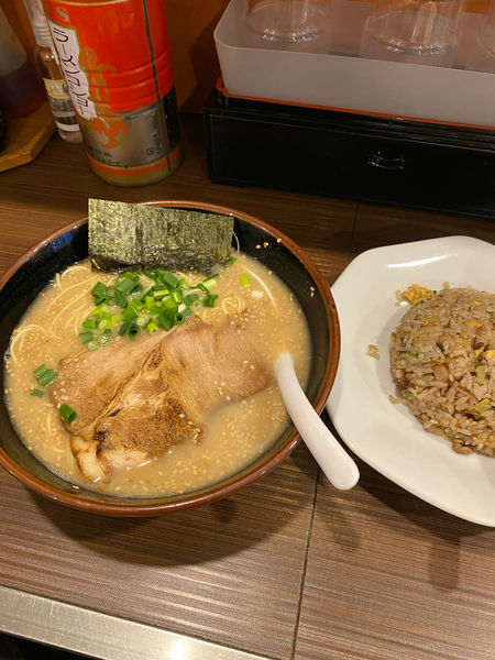 「博多ラーメン+半チャーハンセット」@博多ラーメン 一匠 中野店の写真