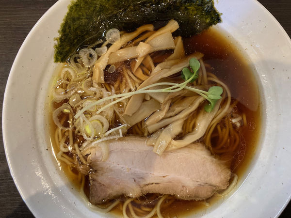 「醤油ラーメン 730円」@拉麺 ほそやの写真