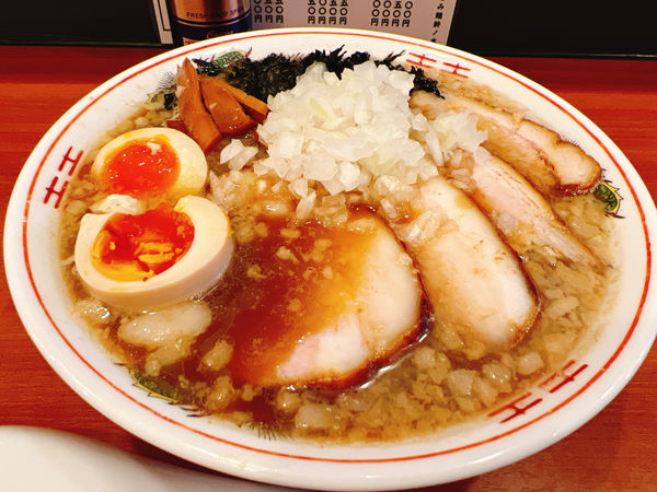 「背脂煮干しラーメン」@自家製手もみ麺 鈴ノ木の写真