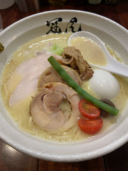 「特製純白湯らーめん」@らぁめん冠尾 恵比寿西店の写真