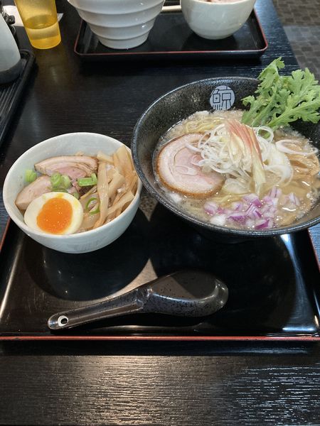 「R25ラーメン　まかない丼」@一匹の鯨の写真