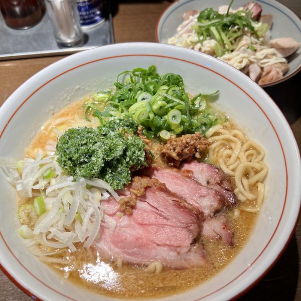 「【期間限定】味噌らぁ麺＋釜焼きチャーシュー＋肉マヨ丼」@麺や 虎徹の写真