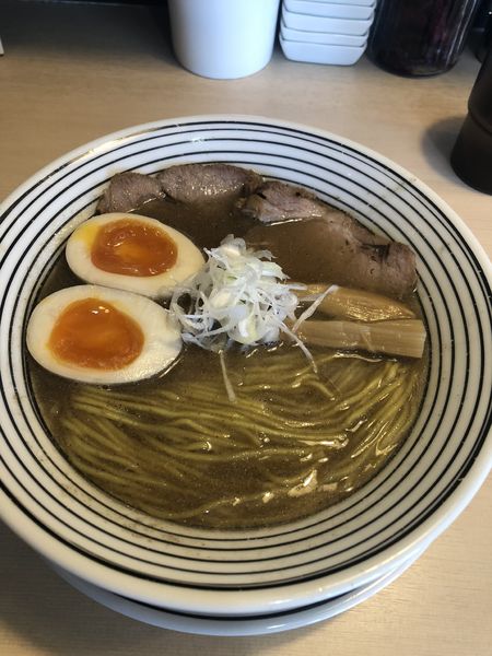 「超煮干しらぁめん＋味玉」@煮干しらぁめん 猫トラ亭の写真