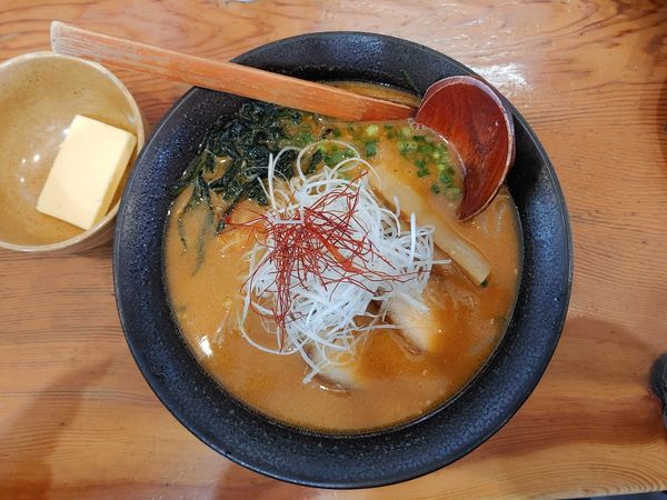 「辛味噌らーめん　バター」@かいすい 中郷店の写真