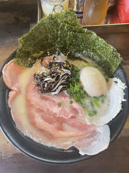 「豚骨ラーメン」@とんこつラーメン ぱるぷん亭 豚の写真