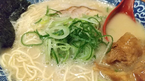 「博多とんこつラーメン(730円)」@博多ラーメン鶴亀堂 三芳藤久保店の写真