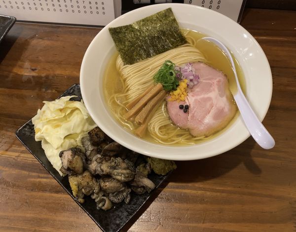 「塩らぁ麺＋みやざき地頭鶏 炭火焼き（S）」@だれやめやの写真