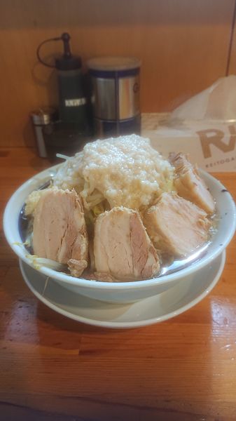 「豚ラーメン  麺大盛  野菜マシ  ニンニク  油」@連の写真