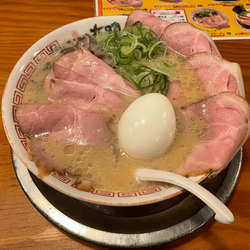 チャーシューとんこつラーメン + ゆでたまご + 替え玉