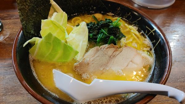 「豚骨醤油らあめん　中盛り」@らあめん 寸八 総本店の写真