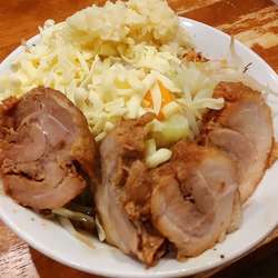 まぜそば小 豚入り（＋味玉＋チーズ）