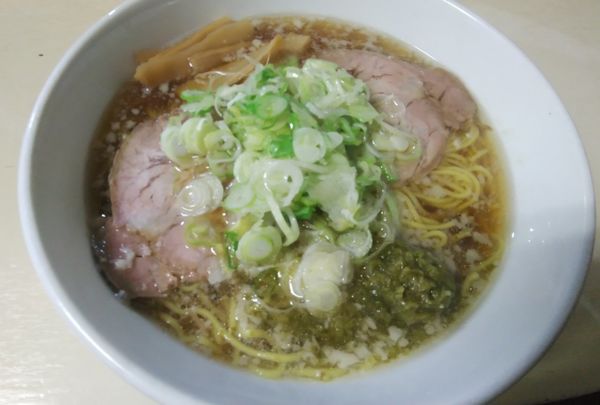 「醤油ラーメン中間+ネギ増し+青唐辛子」@元祖一条流がんこ 西早稲田店の写真