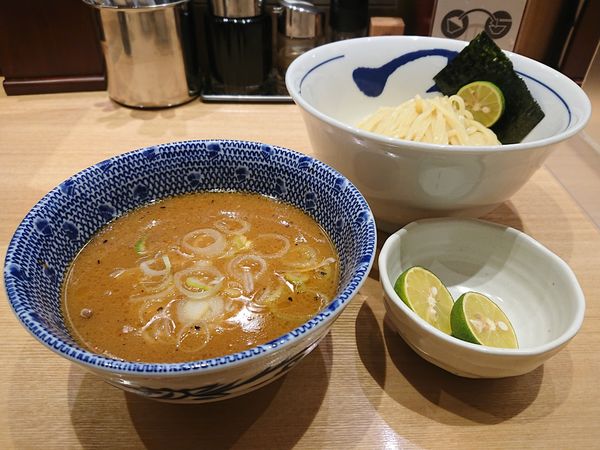 「特製濃厚つけ麺＋すだち」@つじ田 秋葉原店の写真