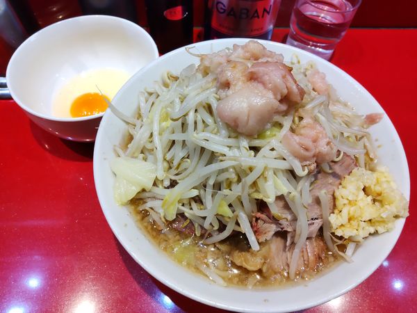 「ラーメン小ヤサイアブラ増し、ニンニク少し＋生玉子」@ラーメン二郎 西台駅前店の写真