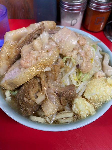 「ラーメン小 豚入り ニンニクアブラ」@ラーメン二郎 新潟店の写真
