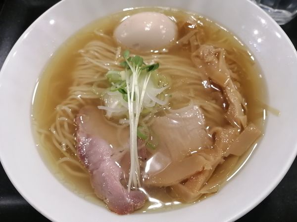 「塩らぁ麺¥880＋味玉（クーポン）」@らぁ麺 やまぐち 辣式の写真