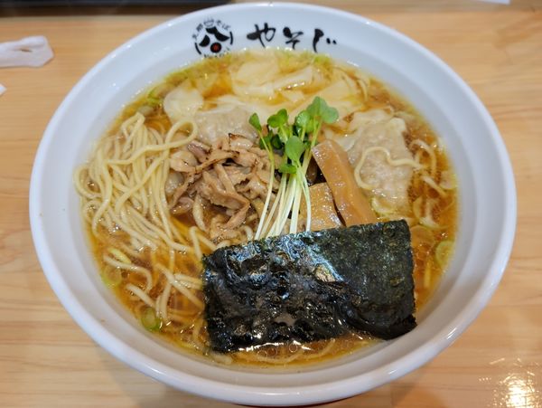 「支那そば わんたん 醤油 850円」@支那そば やそじの写真
