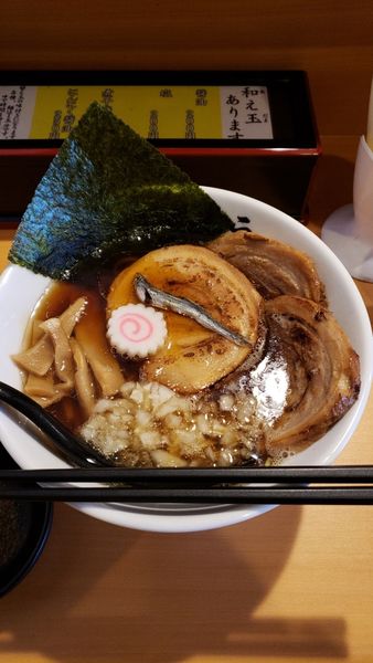 「チャーシュー煮干しそば950円」@麺屋大むらの写真