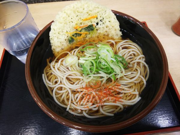「天ぷらそば　500円」@そば処の写真
