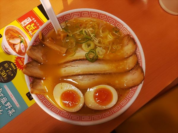 「味噌らーめんプレミアム+半熟煮卵」@幸楽苑 古河店の写真