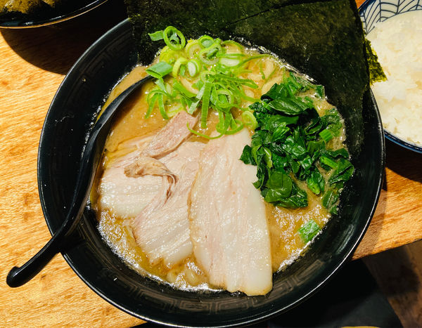 「【限定】比内地鶏の超濃家系＋海苔＋ライス」@麺ハウス こもれ美の写真