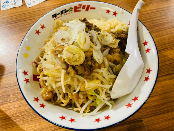 「マシマシ中(アブラニンニクカラメ)＋追い飯(魚粉)」@ラーメン☆ビリープラスの写真