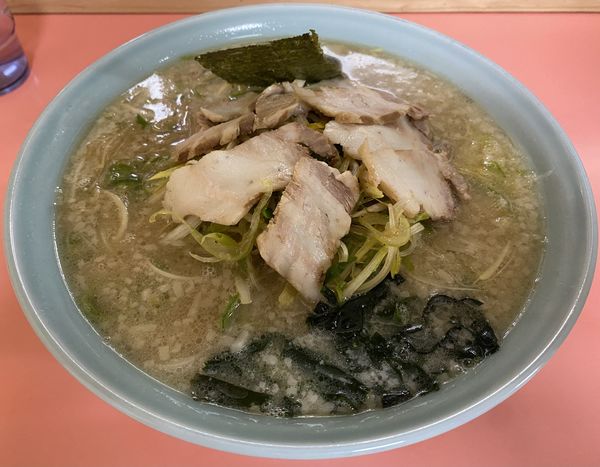 「ネギチャーシュー　中　ネギ増し」@ラーメンショップ 日向店の写真