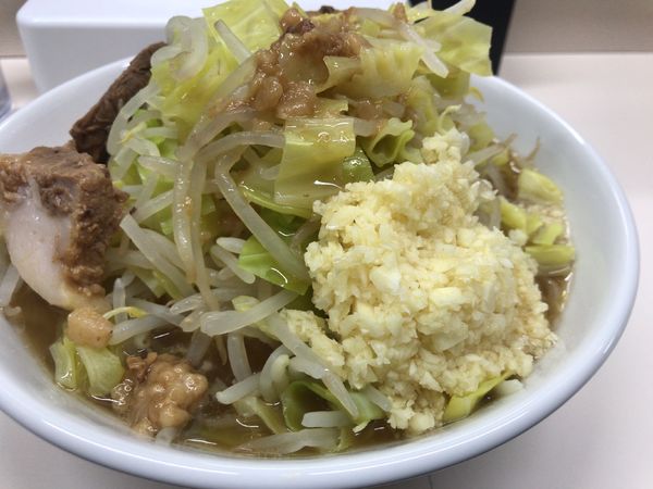 「ラーメン中ヤサイマシニンニクマシマシ800円」@麺屋 増豚の写真