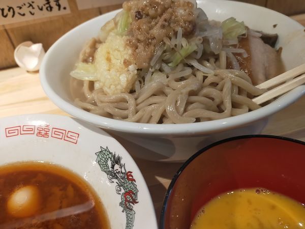 「つけ麺・大2 650・生卵（熱盛・脂・にんにく）」@ラーメン緑山の写真