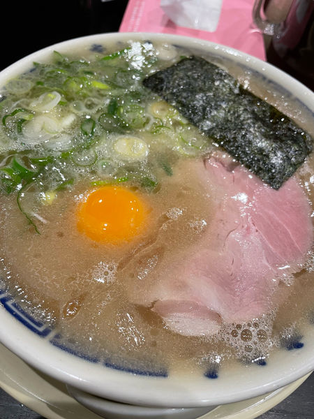 「豚骨ラーメン　黄身」@中洲 川端 きりんの写真