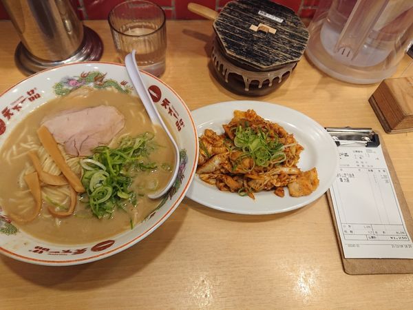 「豚キムチライスなしこってりラーメン大盛１２３０円」@天下一品 池袋西口店の写真