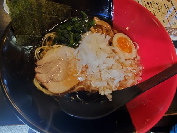 「八王子ラーメン850円+玉ねぎ増量50円」@権現茶屋の写真