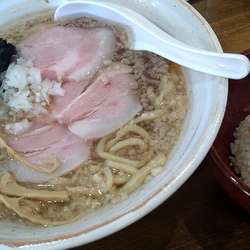 乱切麺背脂(800円税込)