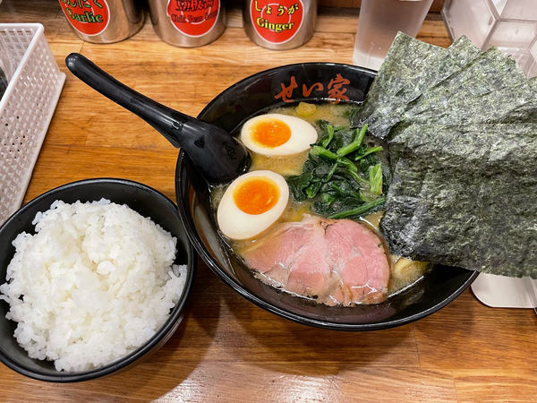 「らーめん + 味付玉子 + のり + ライス」@せい家 三鷹店の写真