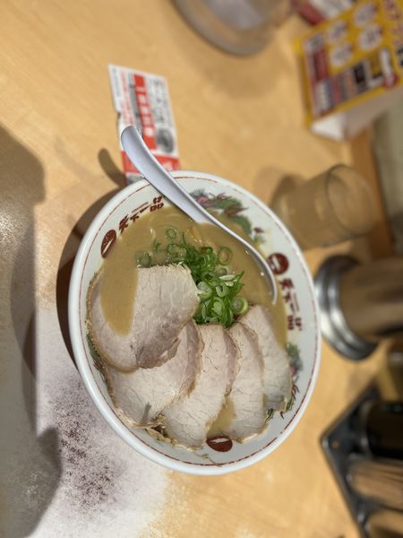 「ラーメン(こってり)無料券＋チャーシュー220円(税込)」@天下一品 新宿西口店の写真
