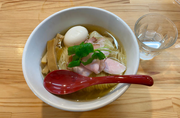 「特級中華そば 白醤油ver.」@自家製麺 くろ松の写真