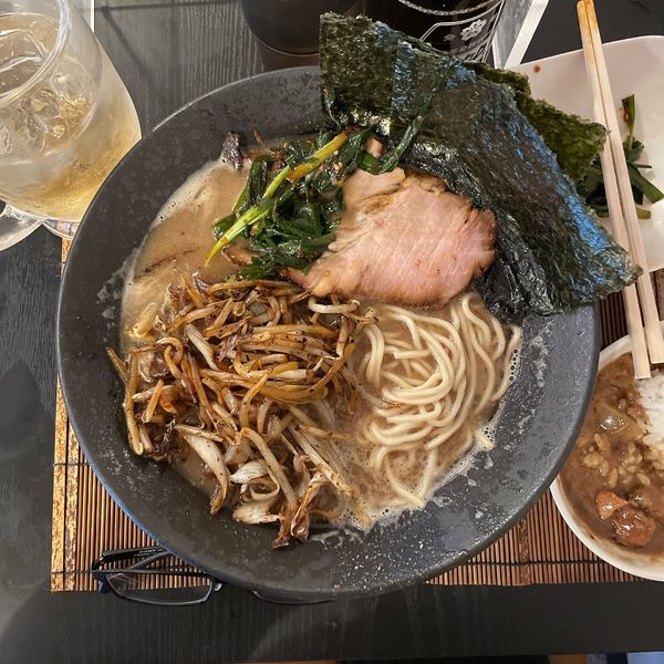 「横濱豚骨ラーメン」@和歌山家 蒔田店の写真