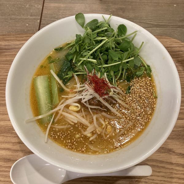 「白ごま坦々麺」@T’sたんたん ecute上野店の写真