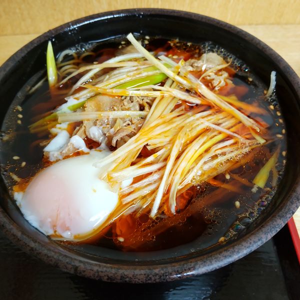 「【季節限定】辛ねぎ肉そば（￥590）＋温泉玉子（クーポン）」@ゆで太郎 南大井店の写真