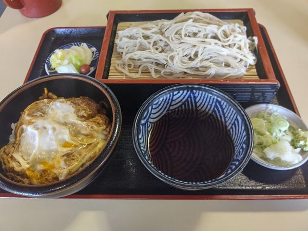 「もりそばミニカツ丼セット850円」@茂兵衛 駒形町本店の写真