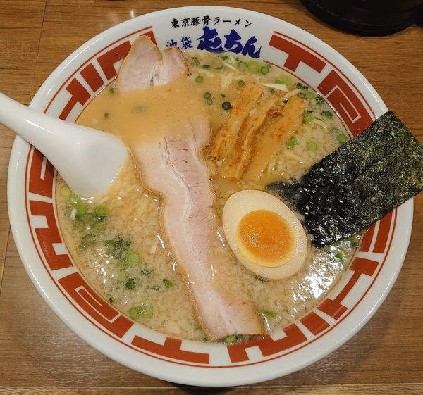 「東京豚骨ラーメン(780円)」@屯ちん 池袋本店の写真