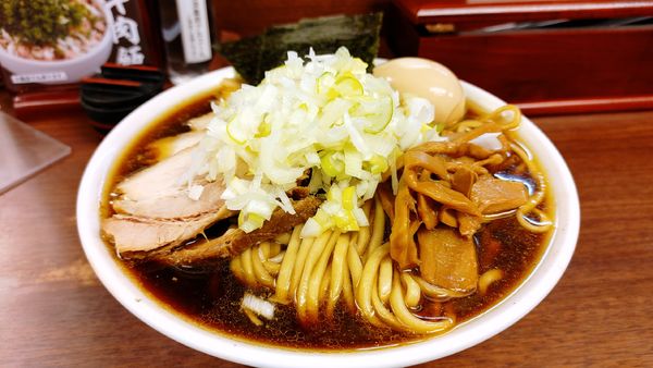 「特製醤油煮干中華そば・大盛　￥１２２０」@つけめん 三三㐂の写真