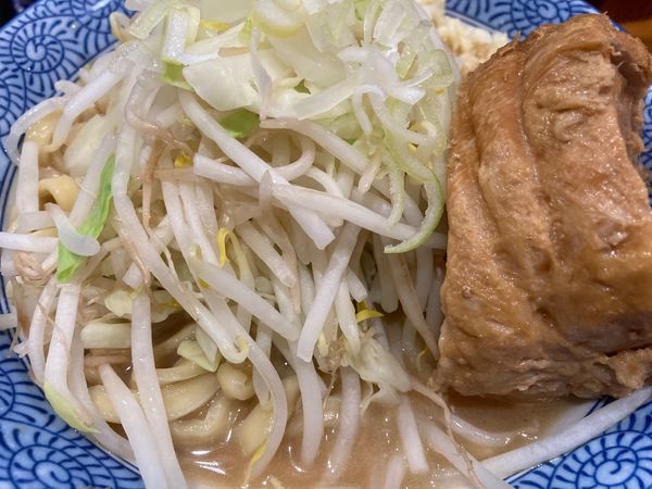 「ラーメン豚1枚+野菜少な目+ニンニク」@ラーメン豚39 大井町店の写真