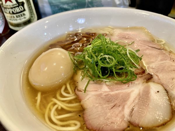 「サッポロラガービール赤星 中瓶 → 塩ラーメン ＋ 味玉」@かしわぎの写真