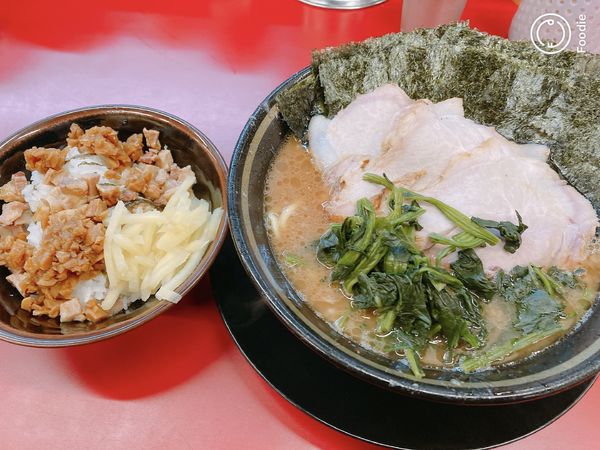 「チャーシュー麺＋海苔＋半チャーシューまぶし」@柏 王道家の写真