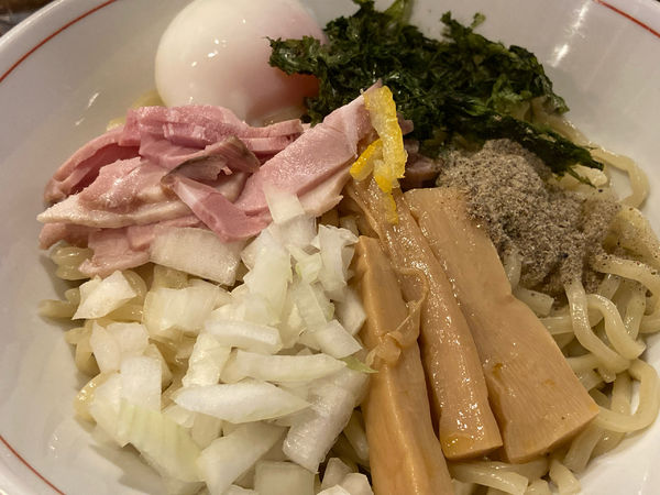 「油そば（大）温玉トッピング」@麺屋らんまるの写真