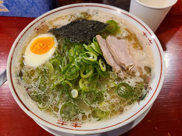 「ラーメン+ネギ+替え玉」@中洲屋台 長浜ラーメン 初代 健太の写真
