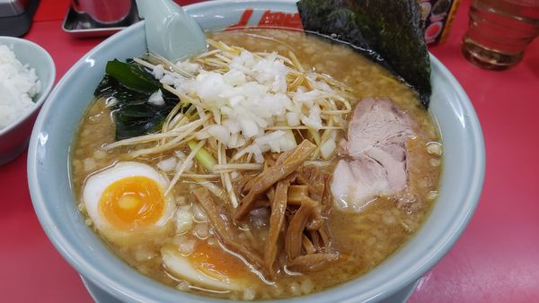 「地域期間限定　プレミアム醤油とんこつラーメン」@山岡家 松本店の写真